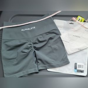 Alphalete amplify shorts Charcoal sz Small. BNIB🤍 OG Butt scrunch & material.